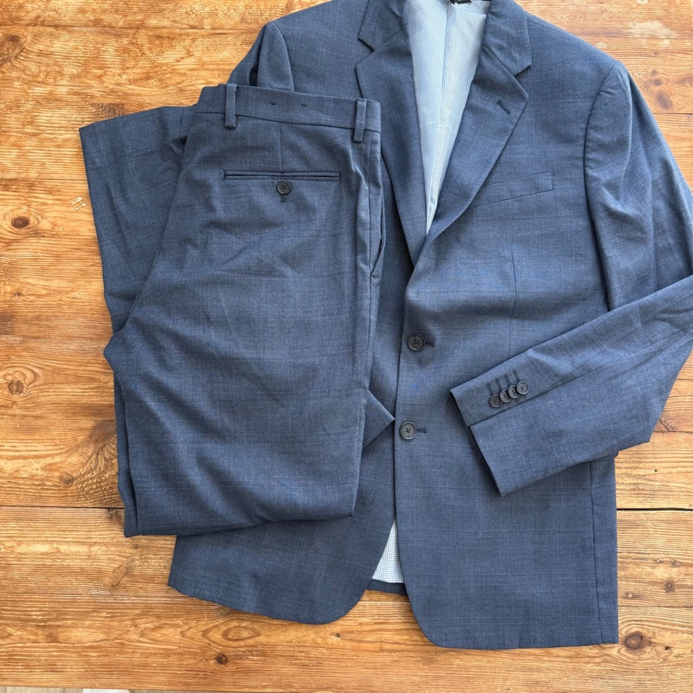 Banana Republic Men’s Navy Blue Suit Jacket & Pants